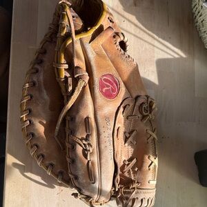 Vintage Rawlings Tan Leather softball Mitt